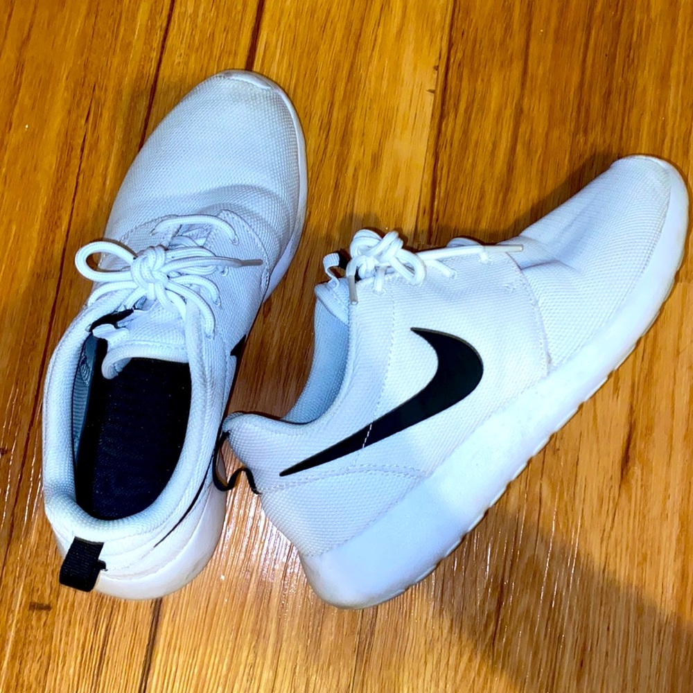 Nike Roshes - Size 9